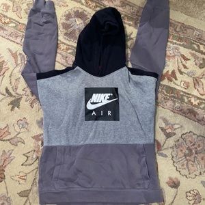 Fits more like a women’s small-medium!